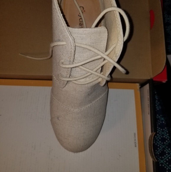 Shoes - Picture 2 of 5